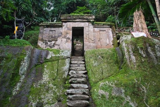 Pura Goa Garbha