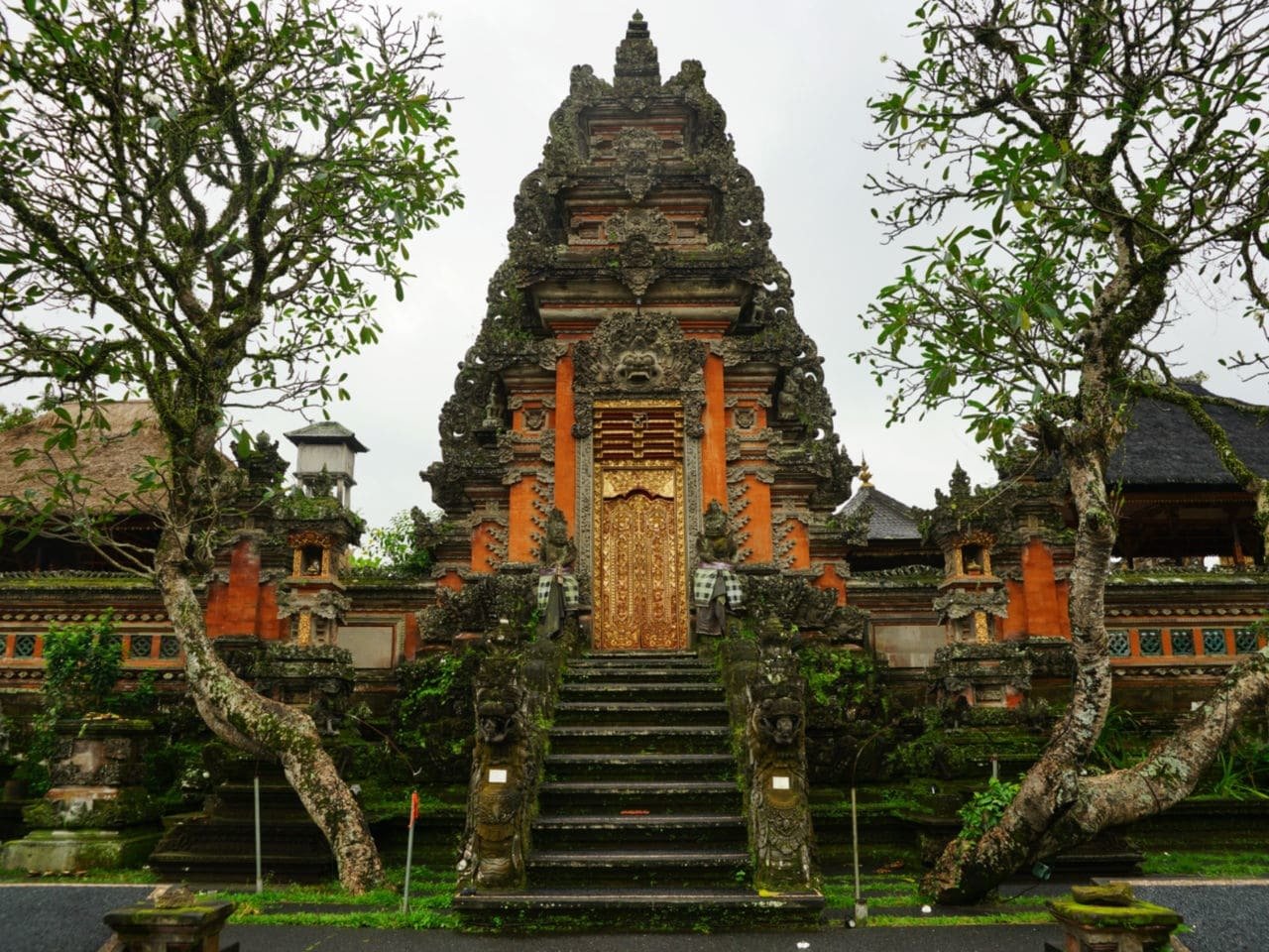 Puri Saren Agung